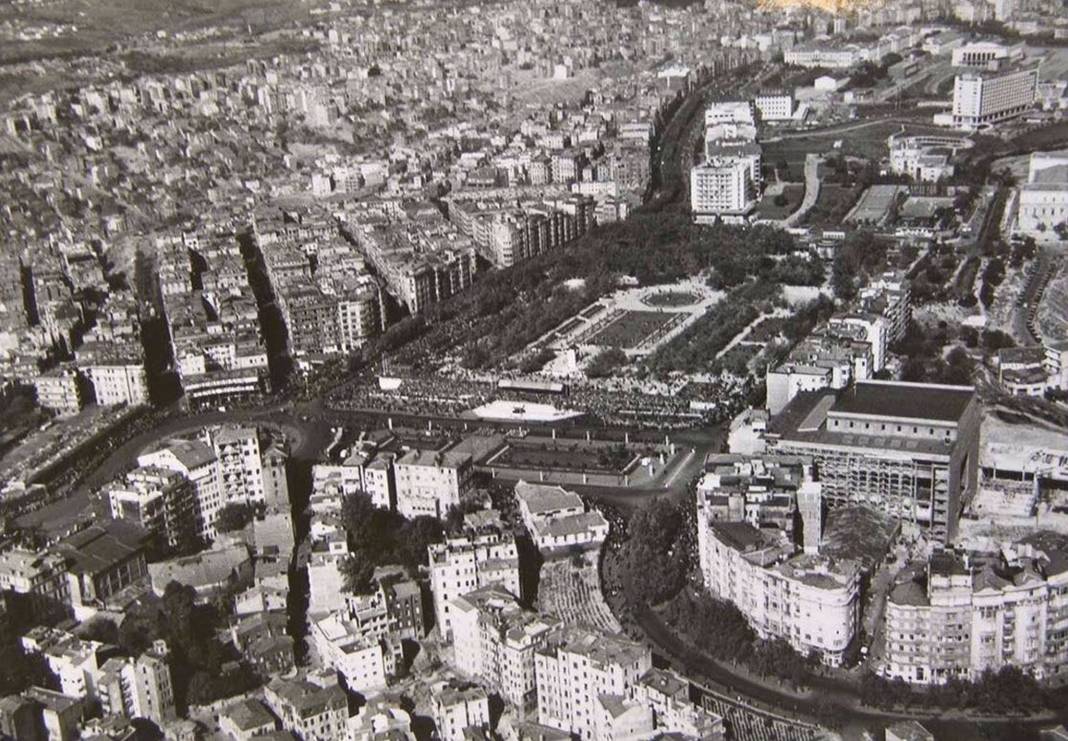 Beyoğlu'nun ismindeki "Bey" ve "Oğlu" Kim? 14